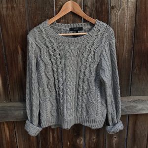 FOREVER 21 KNIT SWEATER